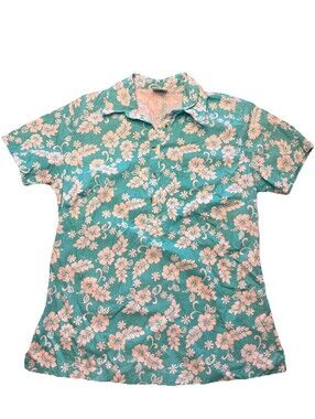 Go Barefoot Trader Joe’s Hawaiian Button Shirt. Excellent. Women’s Size L